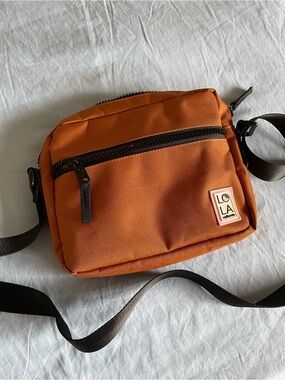 Lola California Sprite Moonpie Crossbody - Caramel